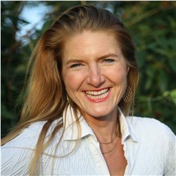 Roos van Monsjou profile photograph